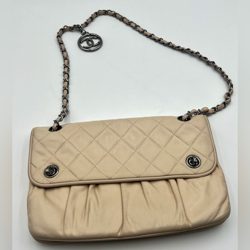 Chanel Quilted Shoulder Bag - Picture 3 of 10